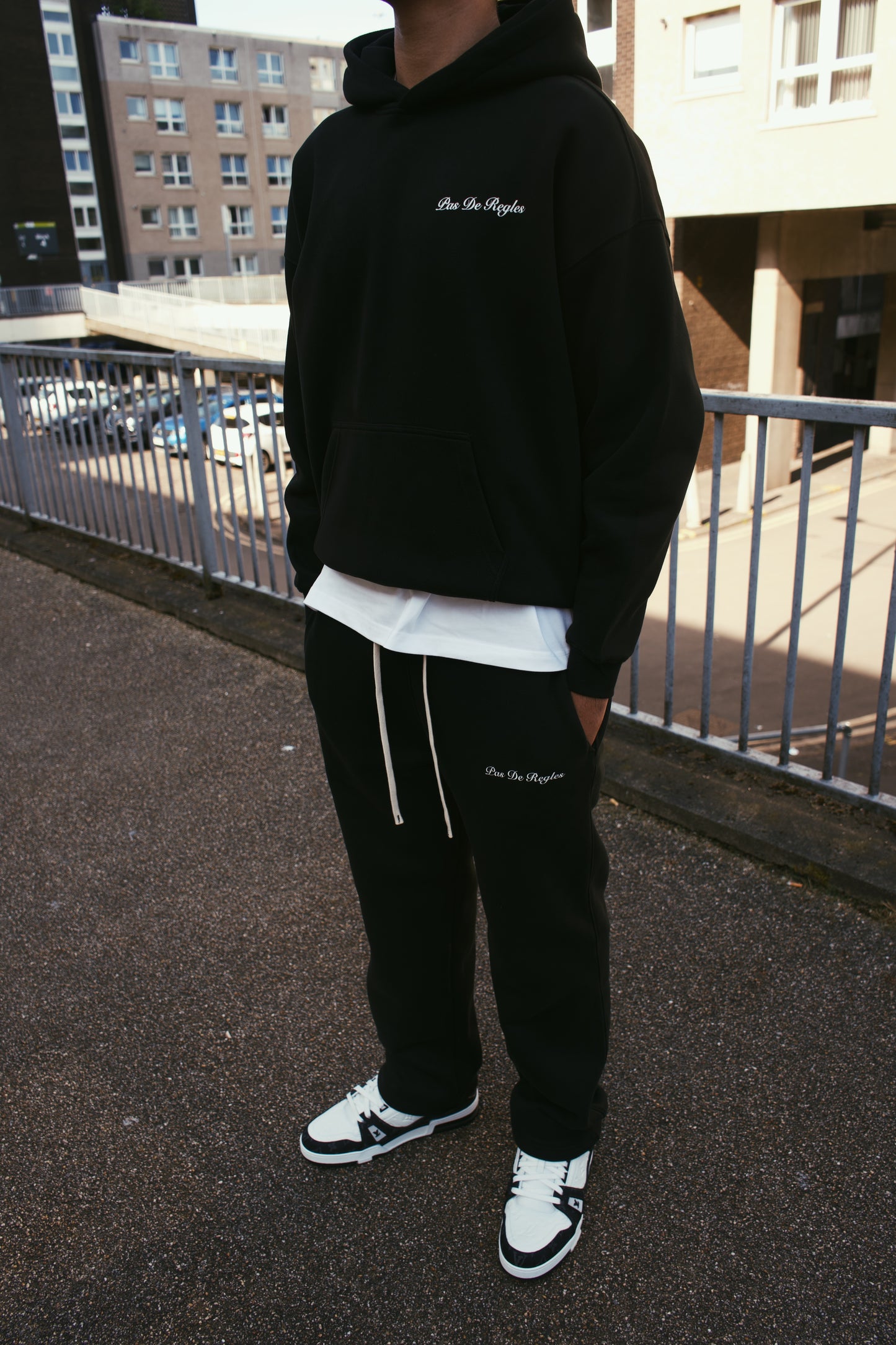 Pas De Régles Essential Hoodie - Black